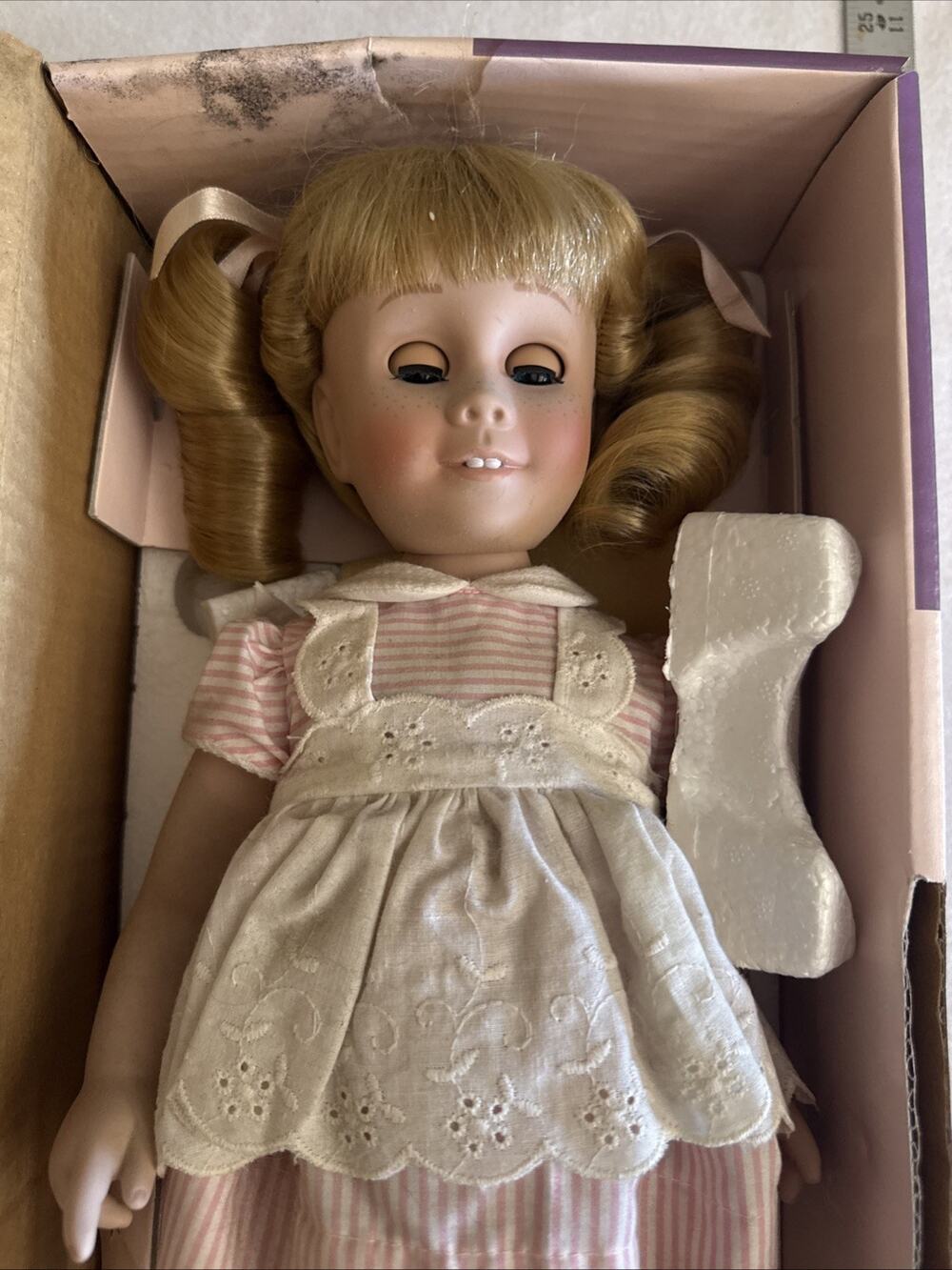 Danbury Mint Chatty Cathy 17in Porcelain Talking Doll Blonde Blue Eyes COA Stand